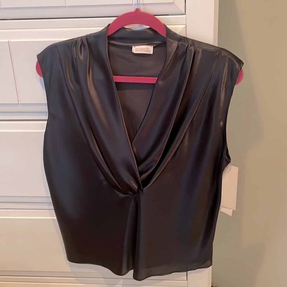 NWT ESCAPADE SILKY CAMISOLE in BLACK. SIZE L